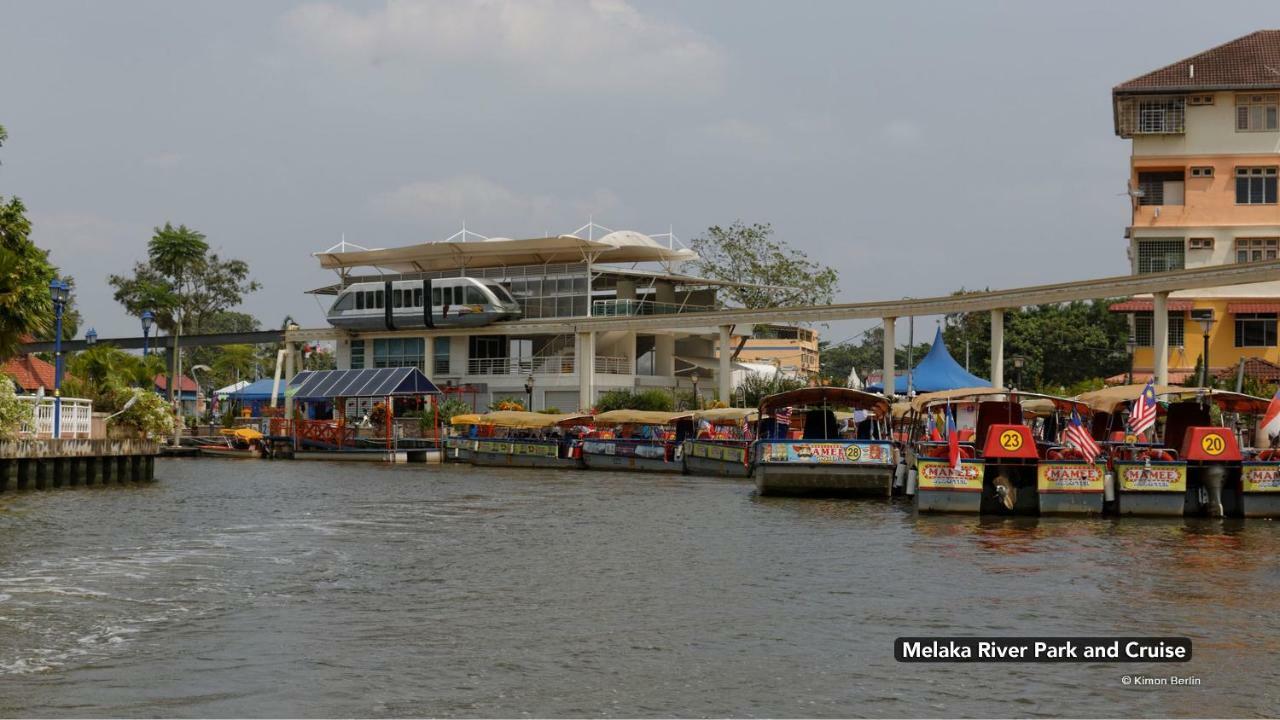 ホテル ウェイリア Malacca エクステリア 写真